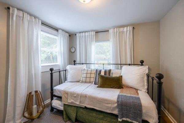 Downtown Bungalow Less Than 1 Miles To Uga Athens Bagian luar foto